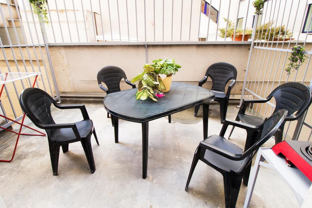 Apartment Ve Smeckach With A Big Terrace Prague Exterior photo